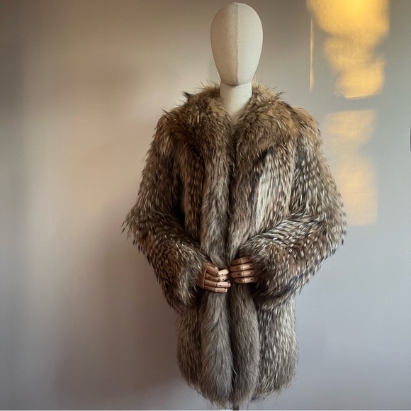 Tanuki Raccoon Fur Coat - Picture 2 of 9